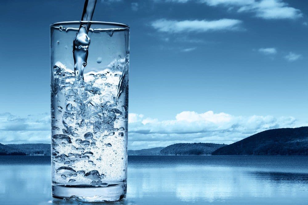 Allarme ONU: entro il 2030 l'IA consumerà l'acqua di miliardi di persone