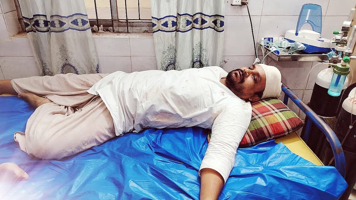 Prothom Alo photojournalist hacked and beaten in Munshiganj, BNP leader detained